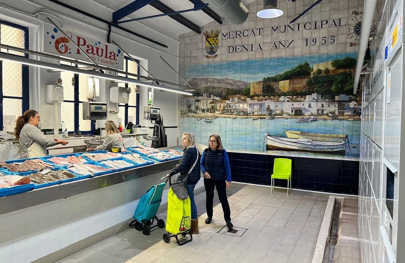 De Mercat Municipal van Dénia met verse vis