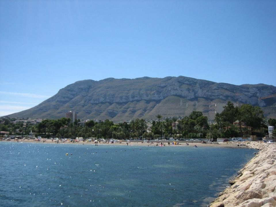 Het Montgó-massief gezien vanaf de kust van Dénia