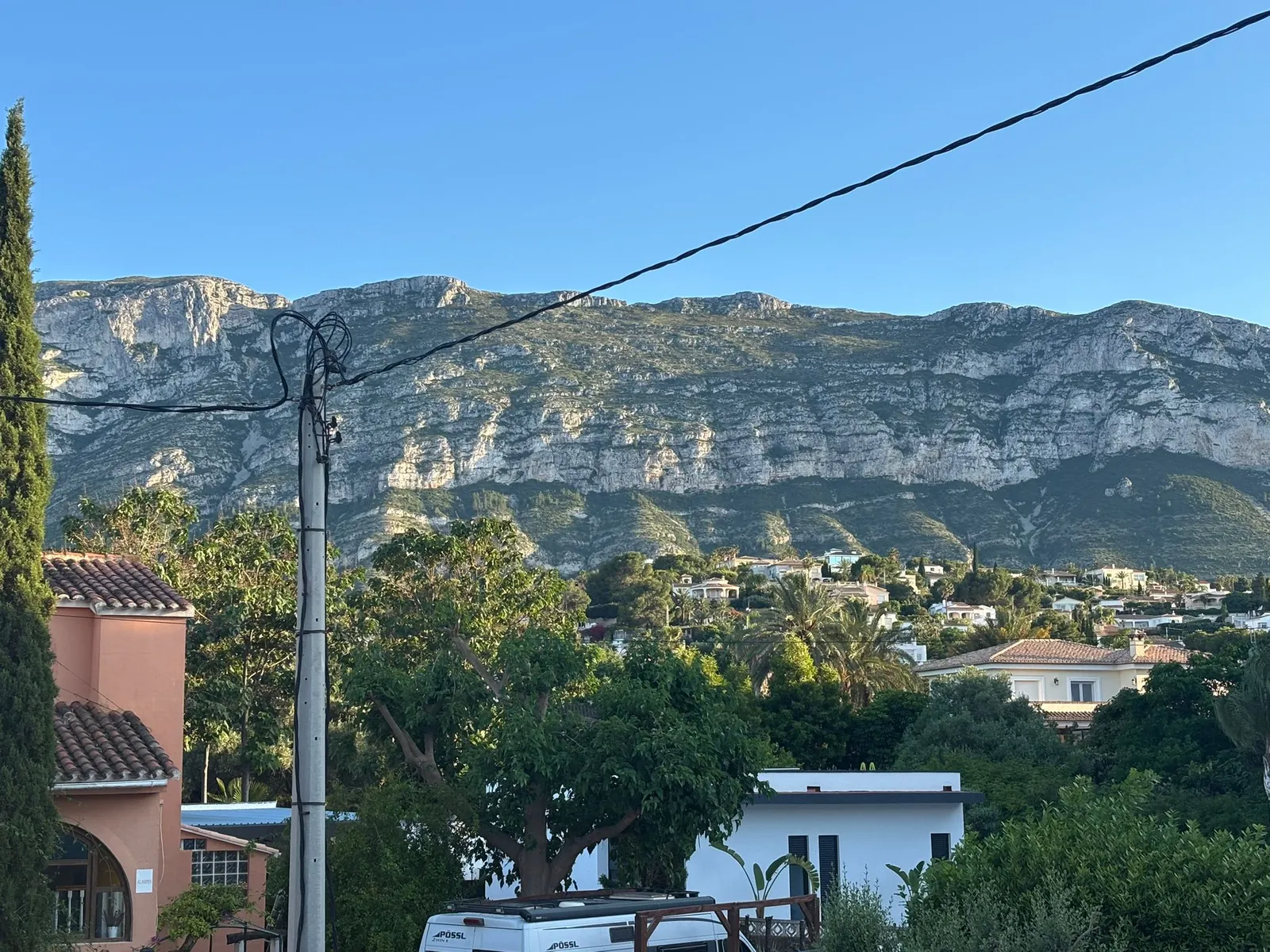 Achterbalkon met uitzicht op de Montgó-bergrug vanuit Appartement Boven